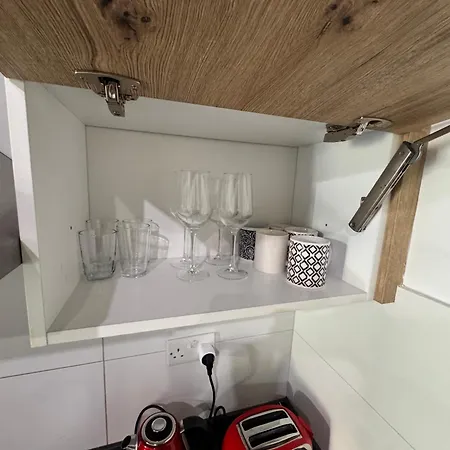 Spinola Bayview 2 Bedroom By Mabeli Apartment