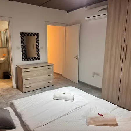 Spinola Bayview 2 Bedroom By Mabeli Apartment