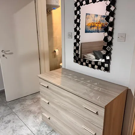 Spinola Bayview 2 Bedroom By Mabeli Appartement