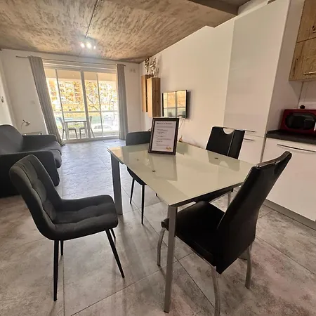 Spinola Bayview 2 Bedroom By Mabeli Apartment